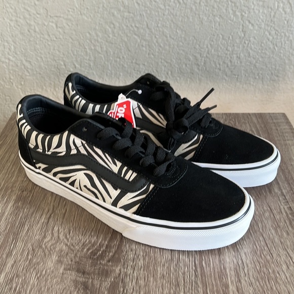 Vans Shoes - NWT Vans Suede Metallic Zebra New Sneakers Womens Size 8